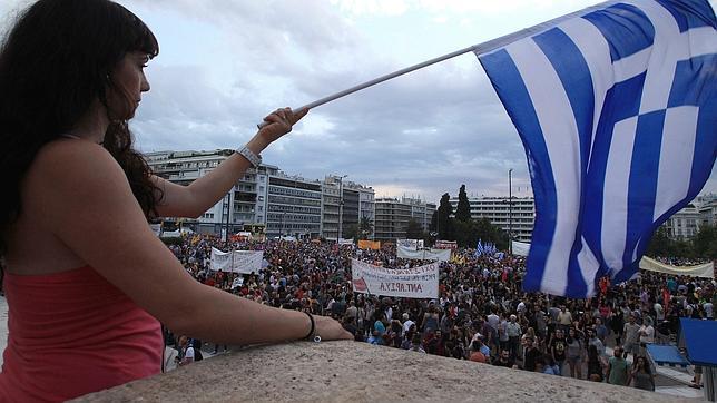 Miles de griegos salen a la calle para apoyar a Tsipras antes de la cumbre de la UE