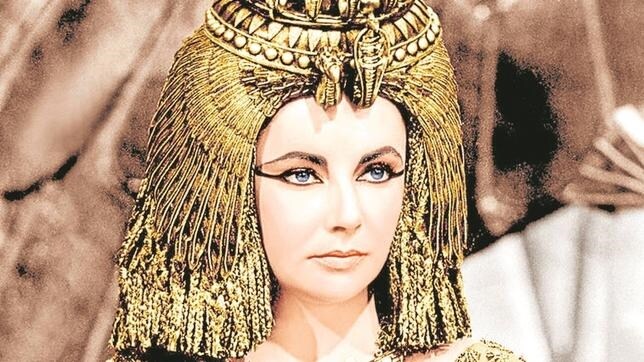 Elisabeth Taylor protagonizó la película sobre la vida de Cleopatra y sus amoríos con los emperadores romanos
