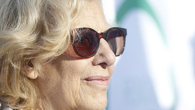 Carmena asiste al primer Día Internacional del Yoga en Madrid