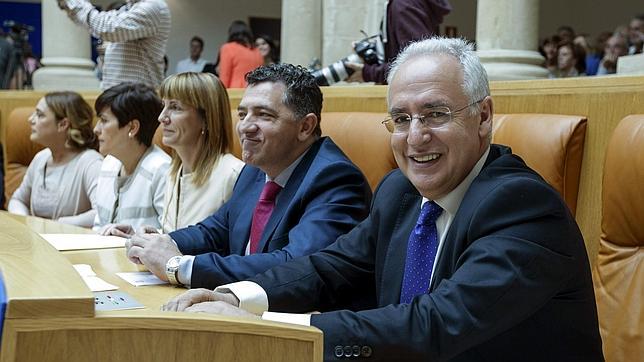 PP y Ciudadanos firman el acuerdo para que Ceniceros sea presidente en La Rioja