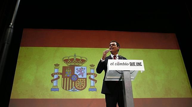 Pedro Sánchez: «La bandera de España es tan del PSOE como del resto»