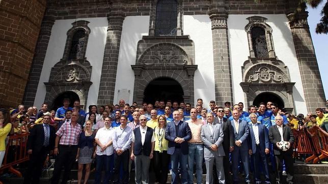 Unas 50.000 personas festejan en las calles el ascenso de la UD Las Palmas a Primera