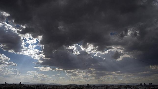 El interior de la Comunidad Valenciana está en alerta por lluvias y tormentas