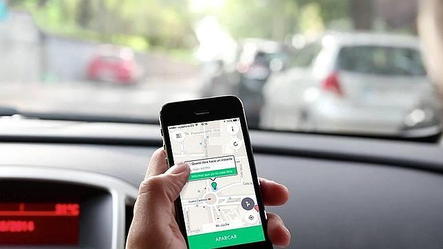 Wazypark, la primera «app» para aparcar y obtener puntos para gasolina