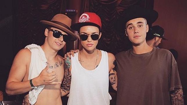 Ruby Rose se encuentra con su «hermano» Justin Bieber