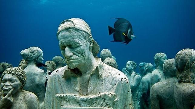 Jason DeCaires siembra con unas 300 figuras los fondos marinos de Lanzarote