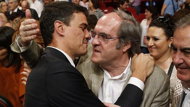 Pedro Sánchez incorpora a su «gobierno en la sombra» a Gabilondo y Ubide