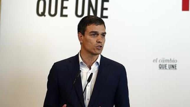 Pedro Sánchez asegura que la dimisión de Chaves y Zarrías será «inmediata»