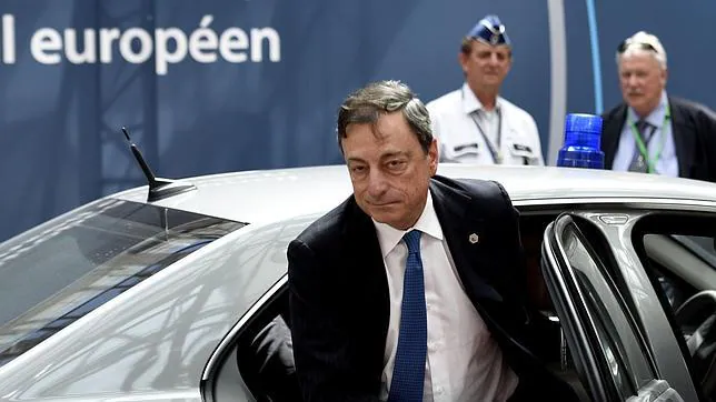El BCE mantiene la liquidez de emergencia a Grecia pero acerca la necesidad de un control de capitales