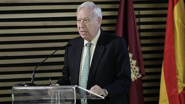 Margallo cree que los sufrimientos de los griegos «serían infinitos» si el BCE corta la liquidez