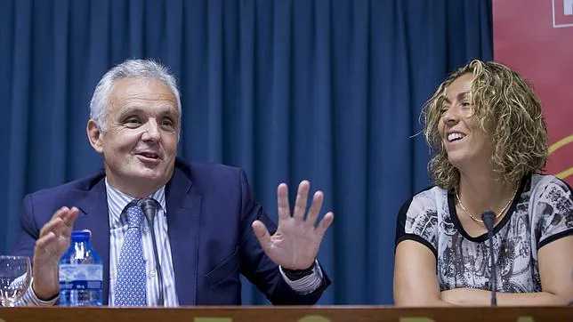 José Luis Escañuela y Gala León, en una reciente rueda de prensa