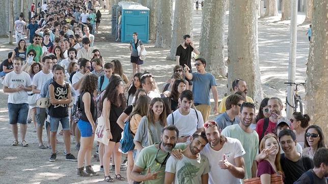 Largas colas en Gerona para participar en el casting de «Juego de Tronos»