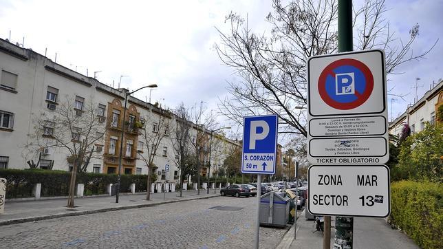 Una comisión decidirá en qué calles de Sevilla se elimina la zona azul