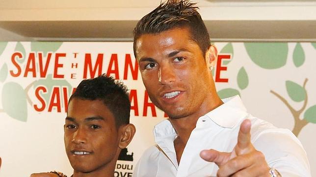 El niño que sobrevivió a un tsunami se convierte en futbolista gracias a Ronaldo