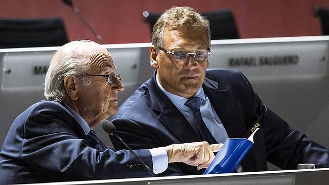 Joseph Blatter junto a Jerome Valcke