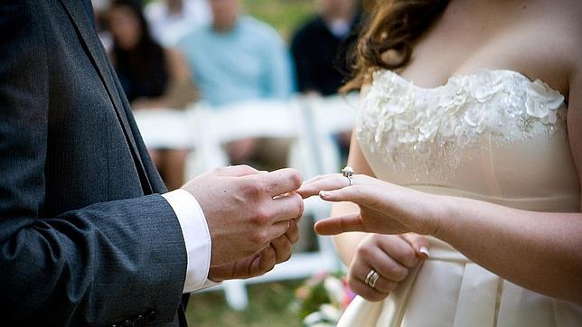 Organiza una segunda boda para su mujer después de que ella perdiera la memoria