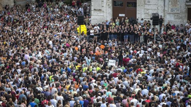 Las víctimas del metro se concentran por última vez: «Desde ahora las lágrimas solo serán por la ausencia»