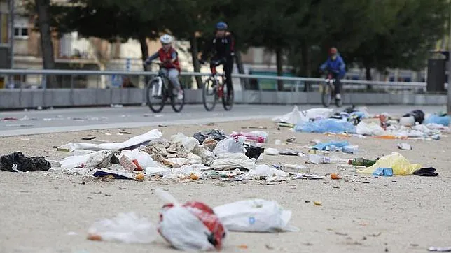 Estado de Madrid Río tras la huelga de recogida de basura del pasado mes de enero