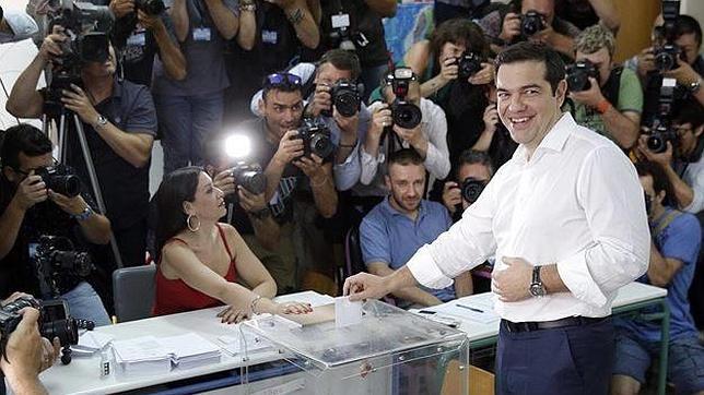 Tsipras dice que la votación de hoy es «una fiesta por la dignidad»