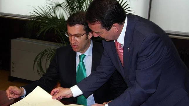 El presidente de la Xunta junto al alcalde en un acto en Vigo