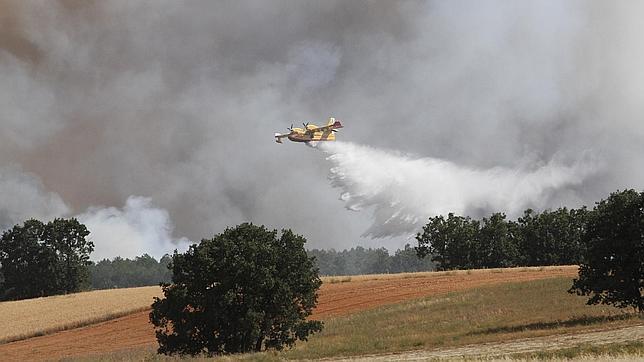 Labores de extinción del incendio en Villarrobejo