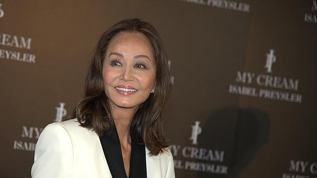 «The Daily Beast» llama a Isabel Preysler «rompehogares» por su idilio con Vargas Llosa