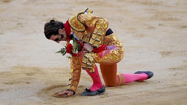 Directo: zambombazo de López Simón, a hombros con tres orejas en San Fermín