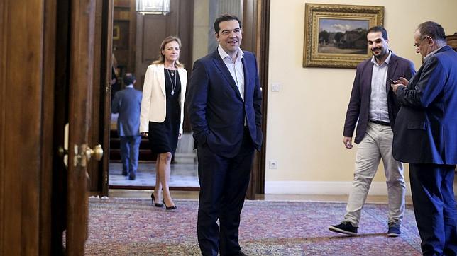 El primer ministro griego, Alexis Tsipras, antes de la toma de posesión de su nuevo ministro de finanzas