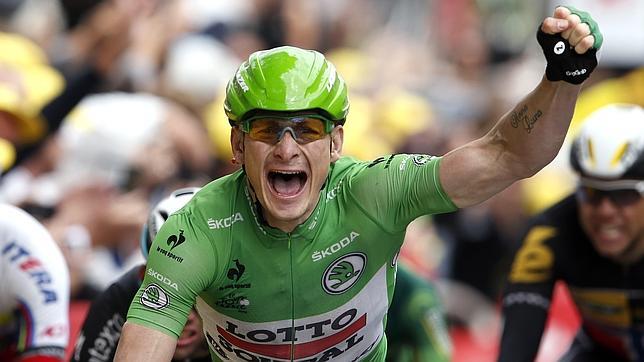 Greipel gana al sprint la etapa de las caídas