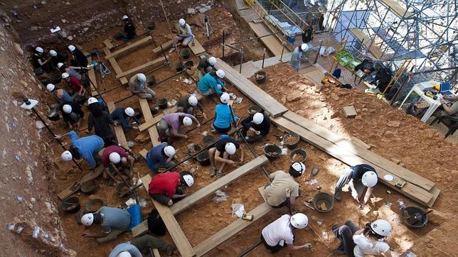 Abren la «Cueva Fantasma» en Atapuerca para buscar los restos más antiguos