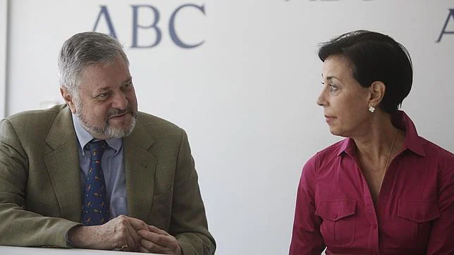 Leopoldo López Gil y Antonieta Mendoza de López, durante la entrevista en la Redacción de ABC