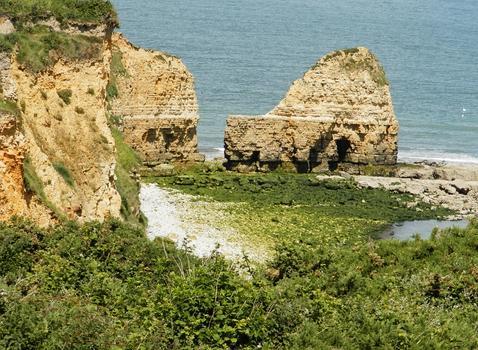 Acantilado que tuvieron que subir los rangers para asaltar los cañones nazis