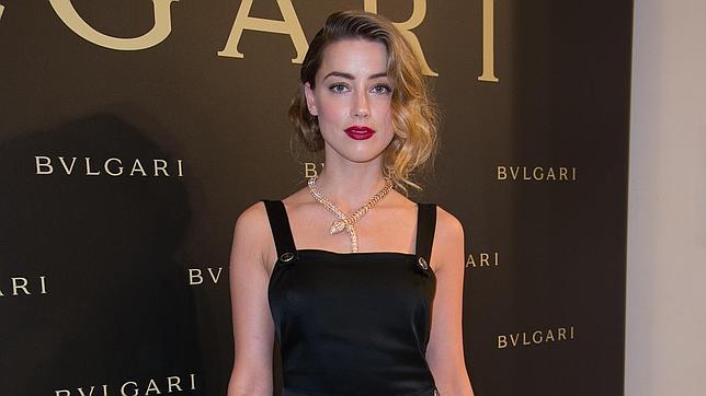 Amber Heard se tatúa a Pablo Neruda por Johnny Depp