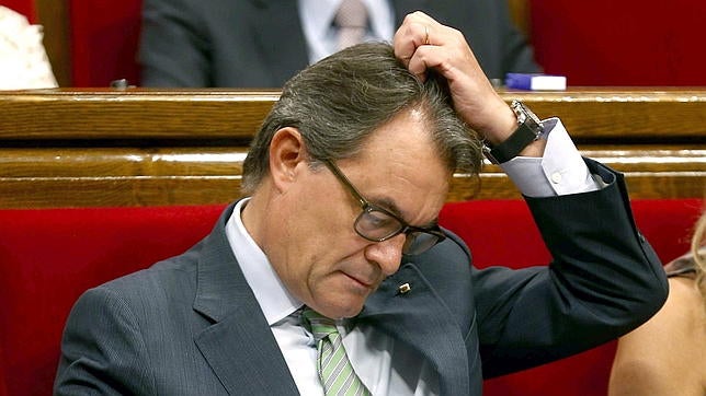 Artur Mas, abandonado por su guardia pretoriana