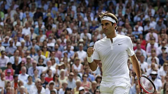 Roger Federer celebra un punto en su partido contra Murray