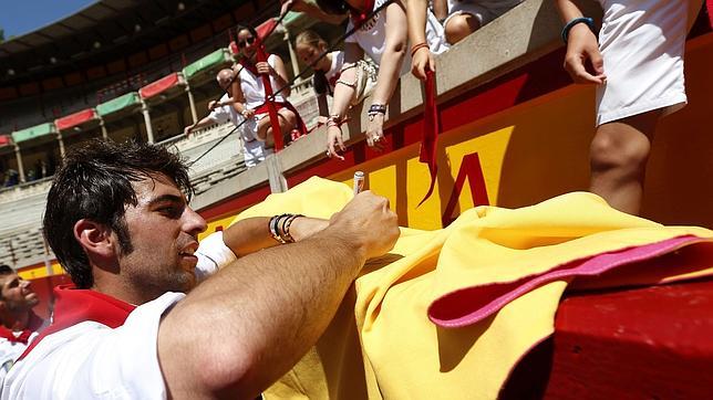 Clase de toreo a caballo para niños y mayores en San Fermín