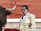 Directo: Abellán se gana la puerta grande y Fandiño sufre una fuerte voltereta en Pamplona