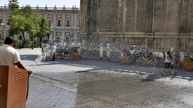 Muere un anciano de 82 años tras sufrir un golpe de calor en Sevilla