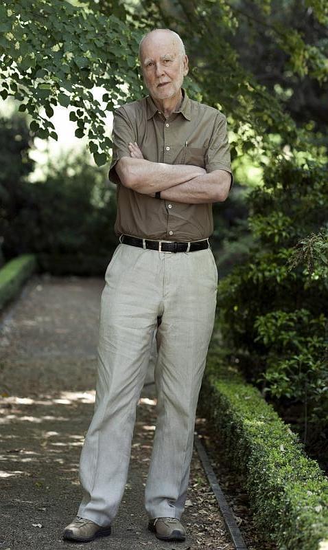 Adam Zagajewski, a la sombra de los árboles del Botánico de Madrid