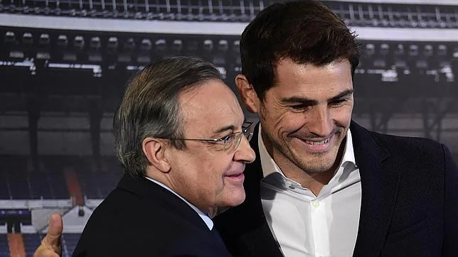 Abrazo de Casillas y Florentino