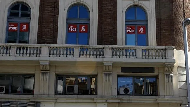 Las ventanas del piso del Palacio de la Prensa, en la plaza de Callao de Madrid, que todavía sede del PSM
