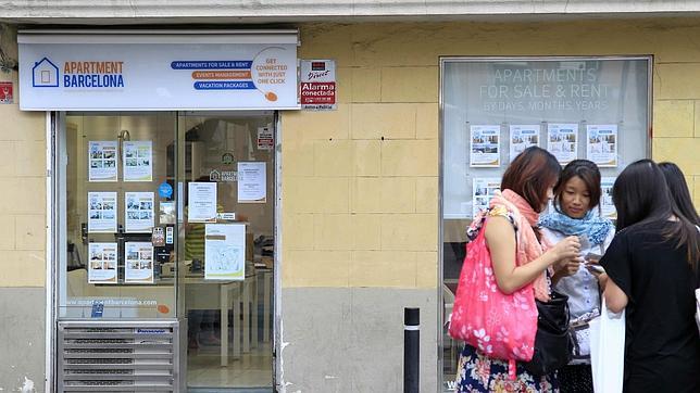 Cataluña extenderá la tasa turística al alquiler de habitaciones y a los albergues