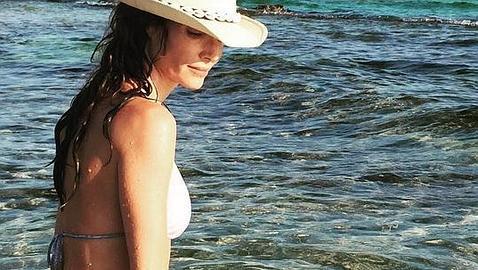 Eugenia Silva disfruta de sus vacaciones en las playas españolas