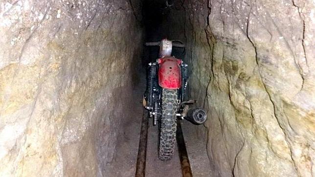 «El Chapo» bajó por un túnel de 19 metros de profundidad y hasta apagó la luz