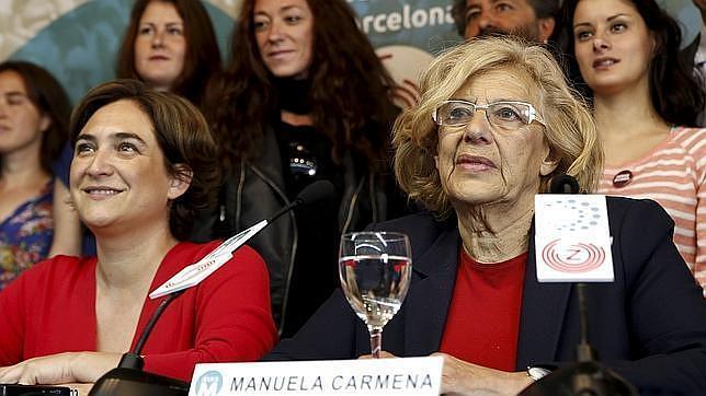 Ada Colau y Manuela Carmena, alcaldesas de Barcelona y Madrid respectivamente