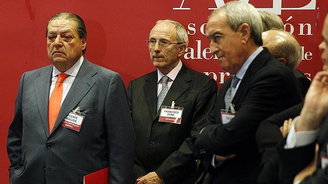 Los empresarios vuelven a unirse para presionar al Gobierno ante su «ninguneo»