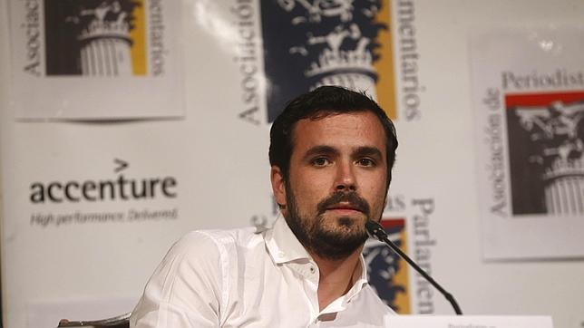 Garzón se reúne con Colau mientras cierra una candidatura de unidad