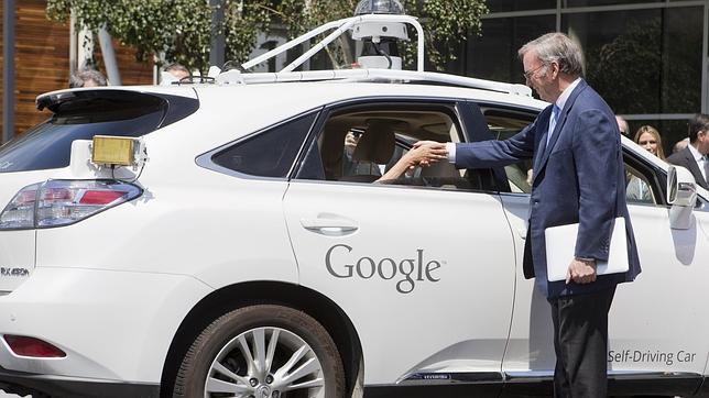 Eric Schmidt, consejero delegado de Google, durante una presentación del Google Car