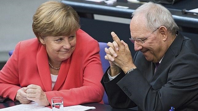 Schäuble amaga con dimitir por su choque con Merkel sobre Grecia
