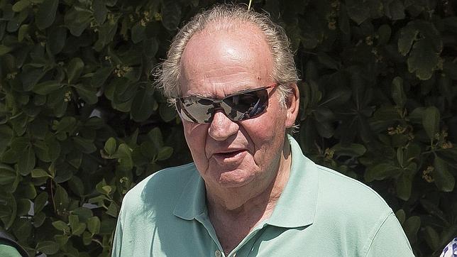 Don Juan Carlos aterriza en Saint-Tropez